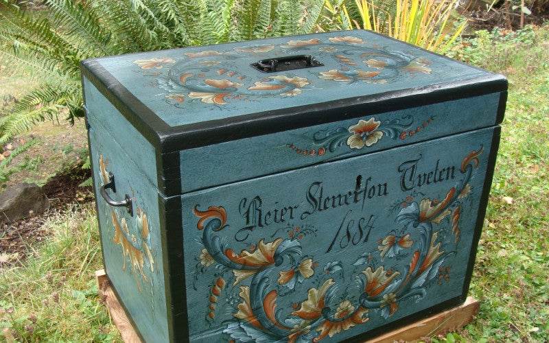 Blue trunk painted in rosemåling style