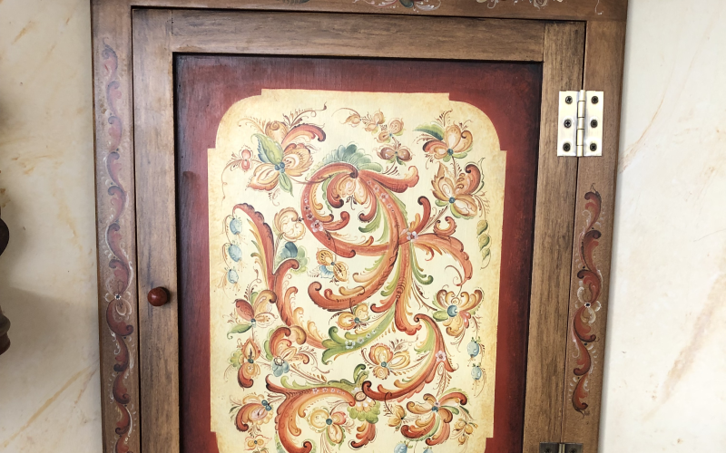 A telemark corner cupboard with Hallingdal tine box decorated with Rosemåling.